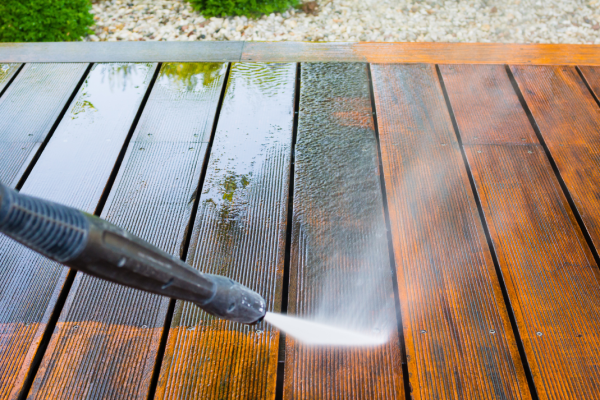 Nettoyer terrasse et véranda avec le nettoyeur haute pression